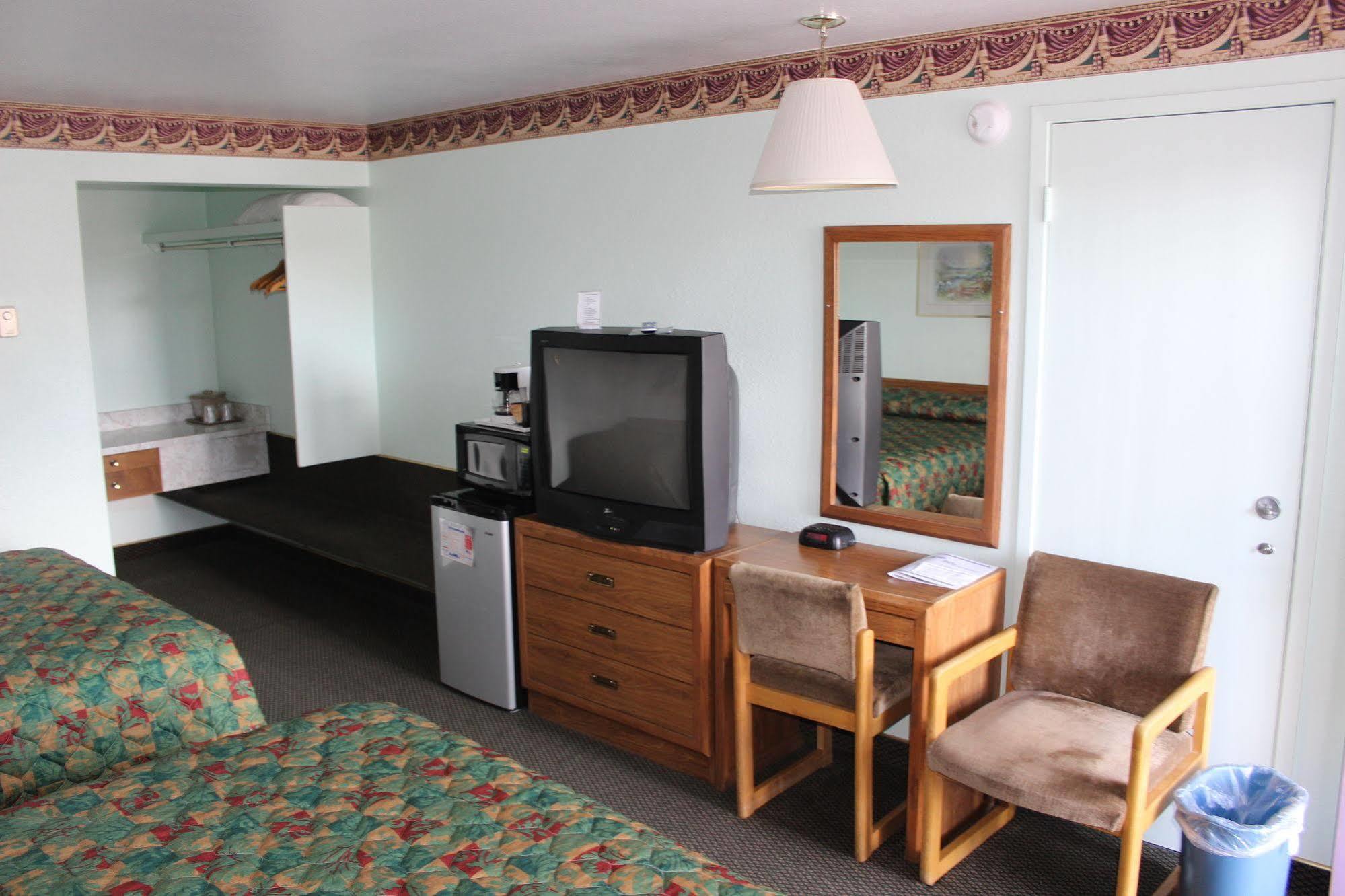 Safari Inn Лаймн Екстер'єр фото