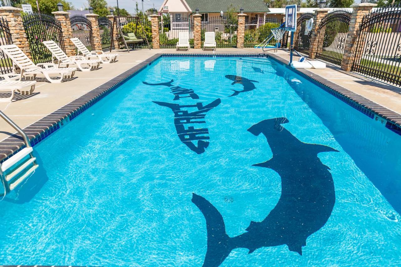 Safari Inn Лаймн Екстер'єр фото